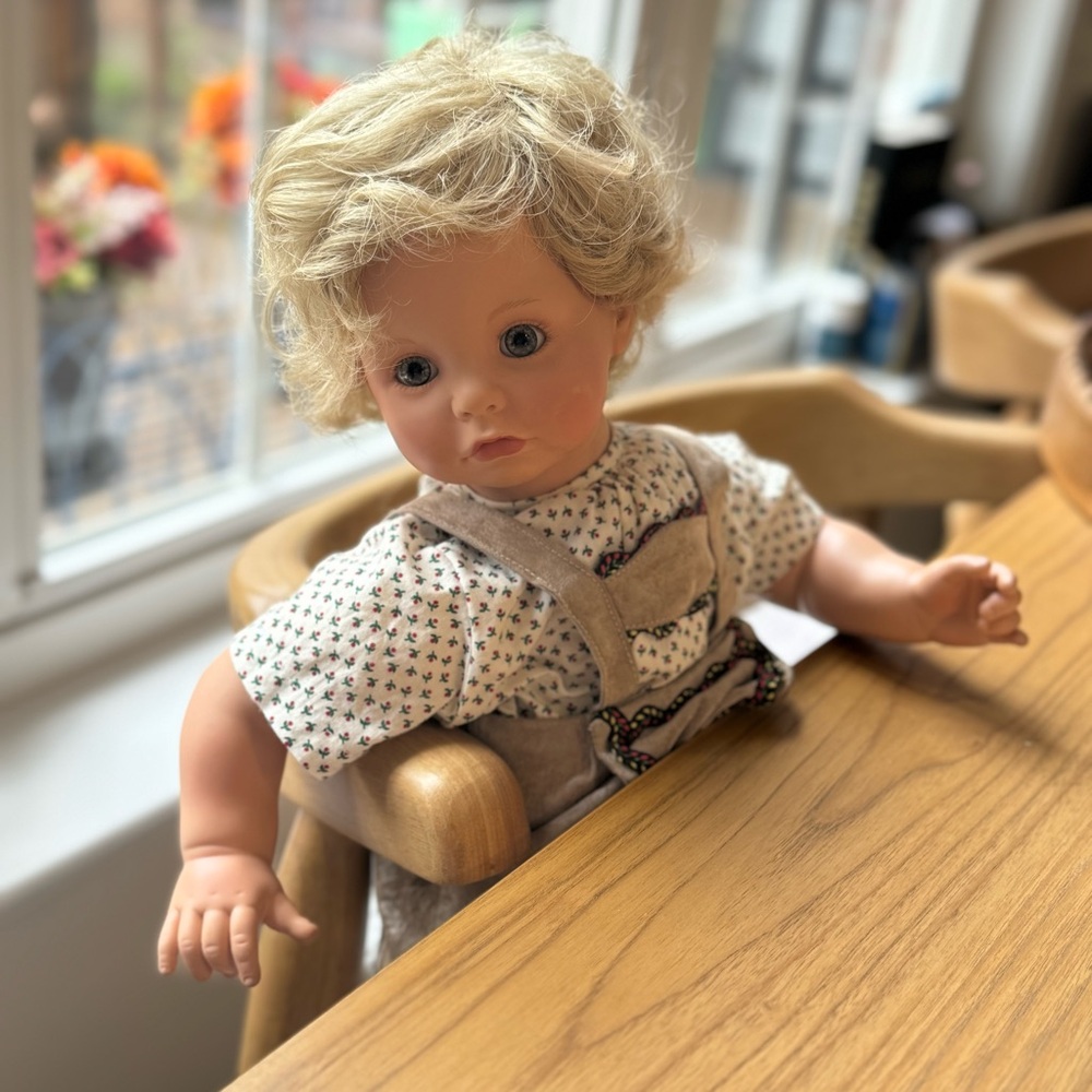 VTG 1990 Susan Wakeen Baby Doll
LOVE ME TENDER 19" Limited
Edition